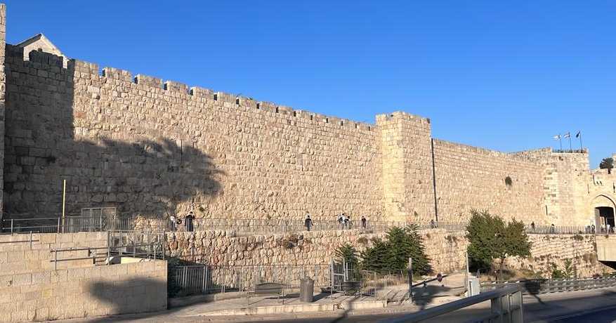 Parábola da grande ceia: Existe salvação eterna à força?