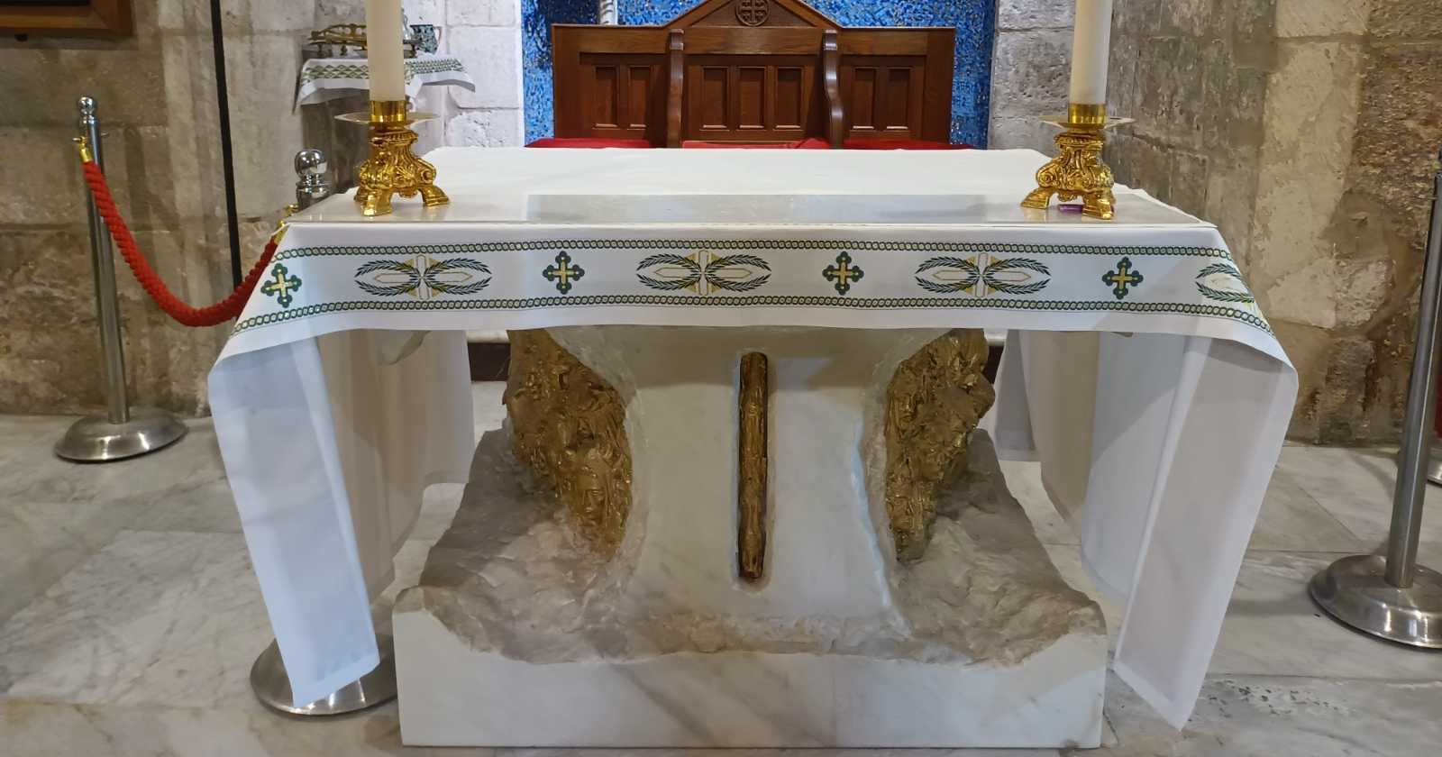 “Apegou-se às pontas do altar”